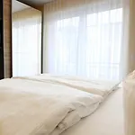 Gina *